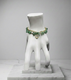 Altın Dokunuş: Çelik Zincirli ve Yeşil Doğal Taşlı Kalp Detaylı Bilezik