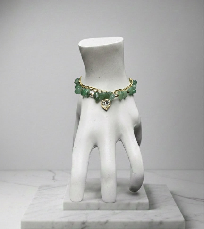 Altın Dokunuş: Çelik Zincirli ve Yeşil Doğal Taşlı Kalp Detaylı Bilezik