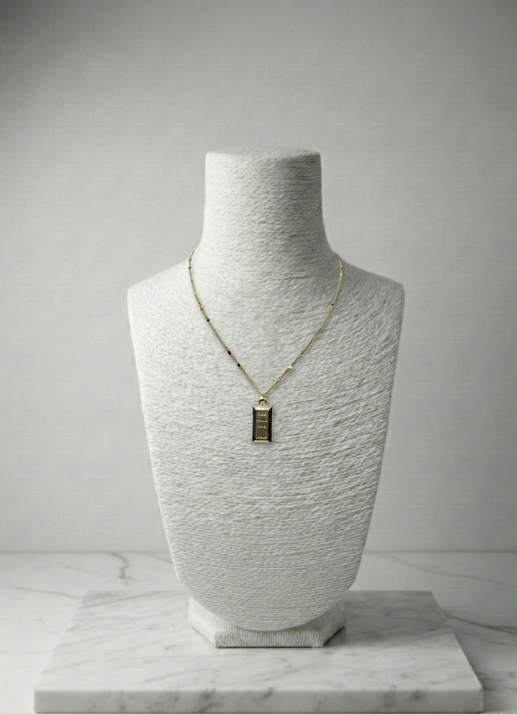 Altın Rengi Külçe Tasarımlı Minimalist Kolye