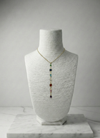 Gökkuşağı Işıltısı: Farklı Kesimli Renkli Taşlı Y Kolye