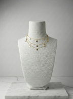 Güneş Işıltısı: Üç Katmanlı Hareketli Madalyon (Pul) Detaylı Altın Rengi Kolye Seti