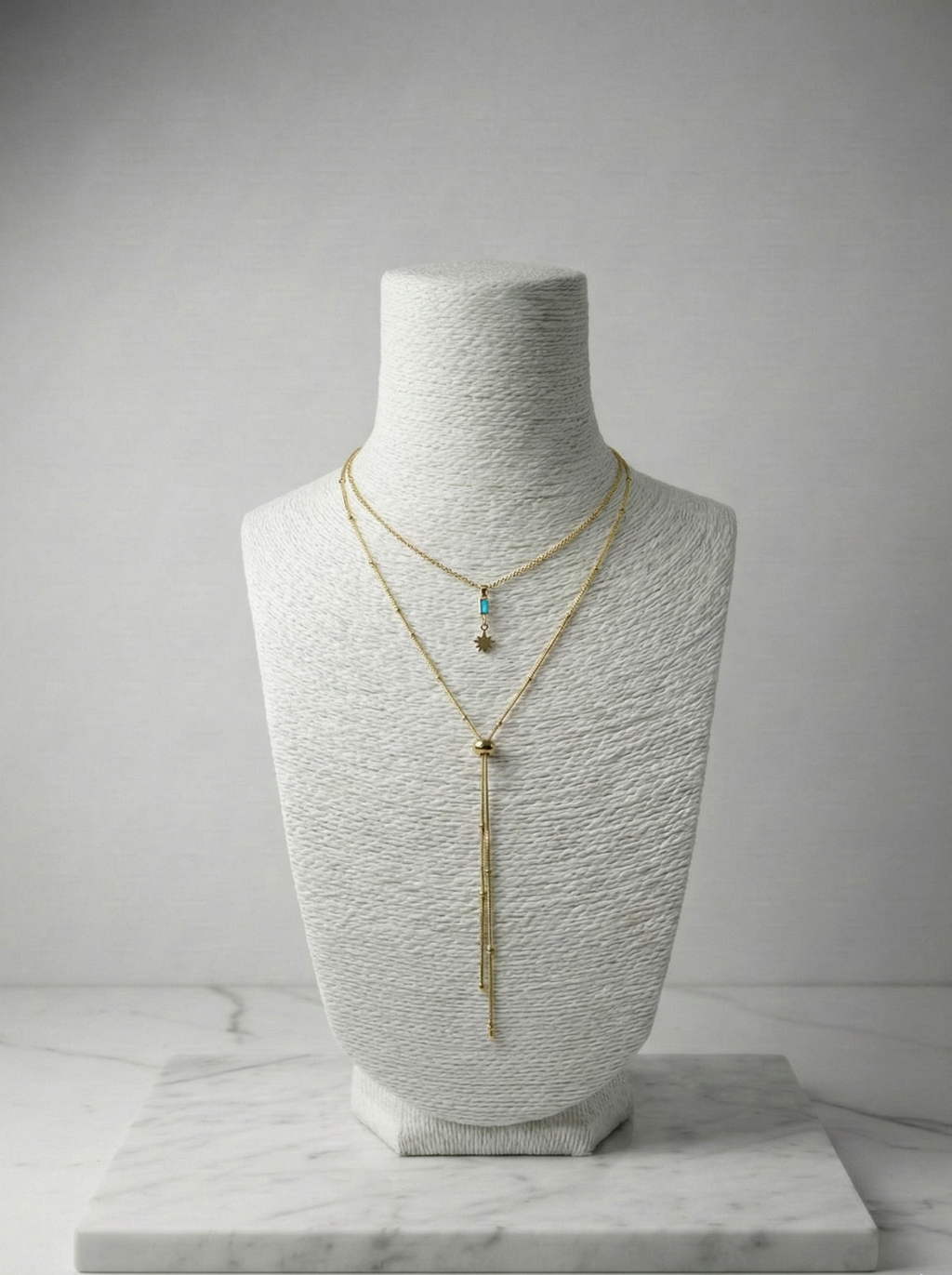 Bohem ve Modern Stil: Firuze Taşlı ve Yıldız Detaylı Katmanlı Altın Rengi Kolye