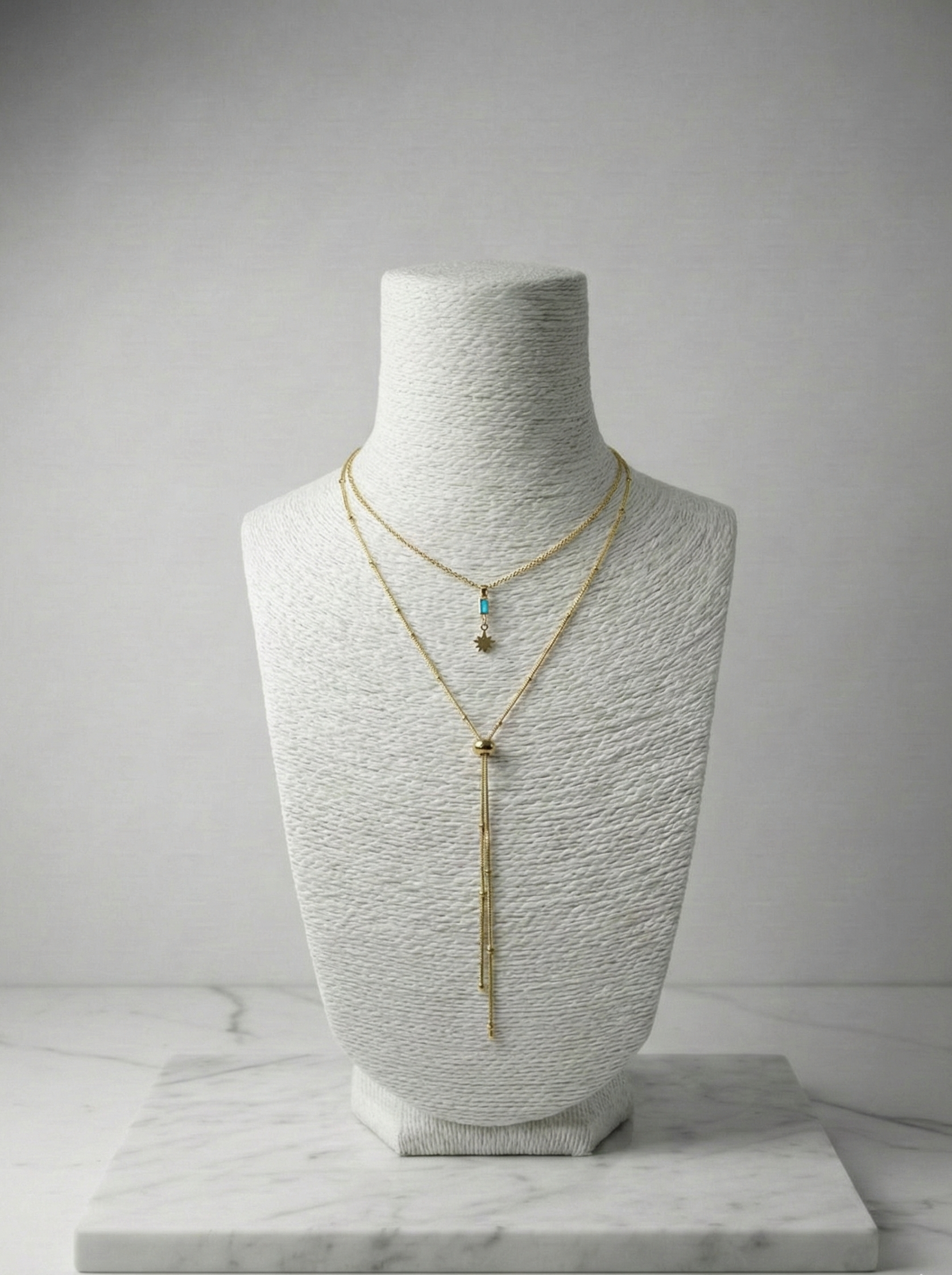 Bohem ve Modern Stil: Firuze Taşlı ve Yıldız Detaylı Katmanlı Altın Rengi Kolye