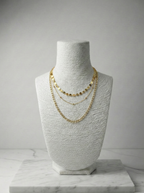 Yaz Rüyası: Işıltılı Pullu ve Zincir Detaylı Dört Katmanlı Altın Rengi Kolye Seti