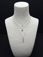 Trend Üç Katman Zincir Kolye: İnci, Yeşil Taş ve Minimal Bar Ucu