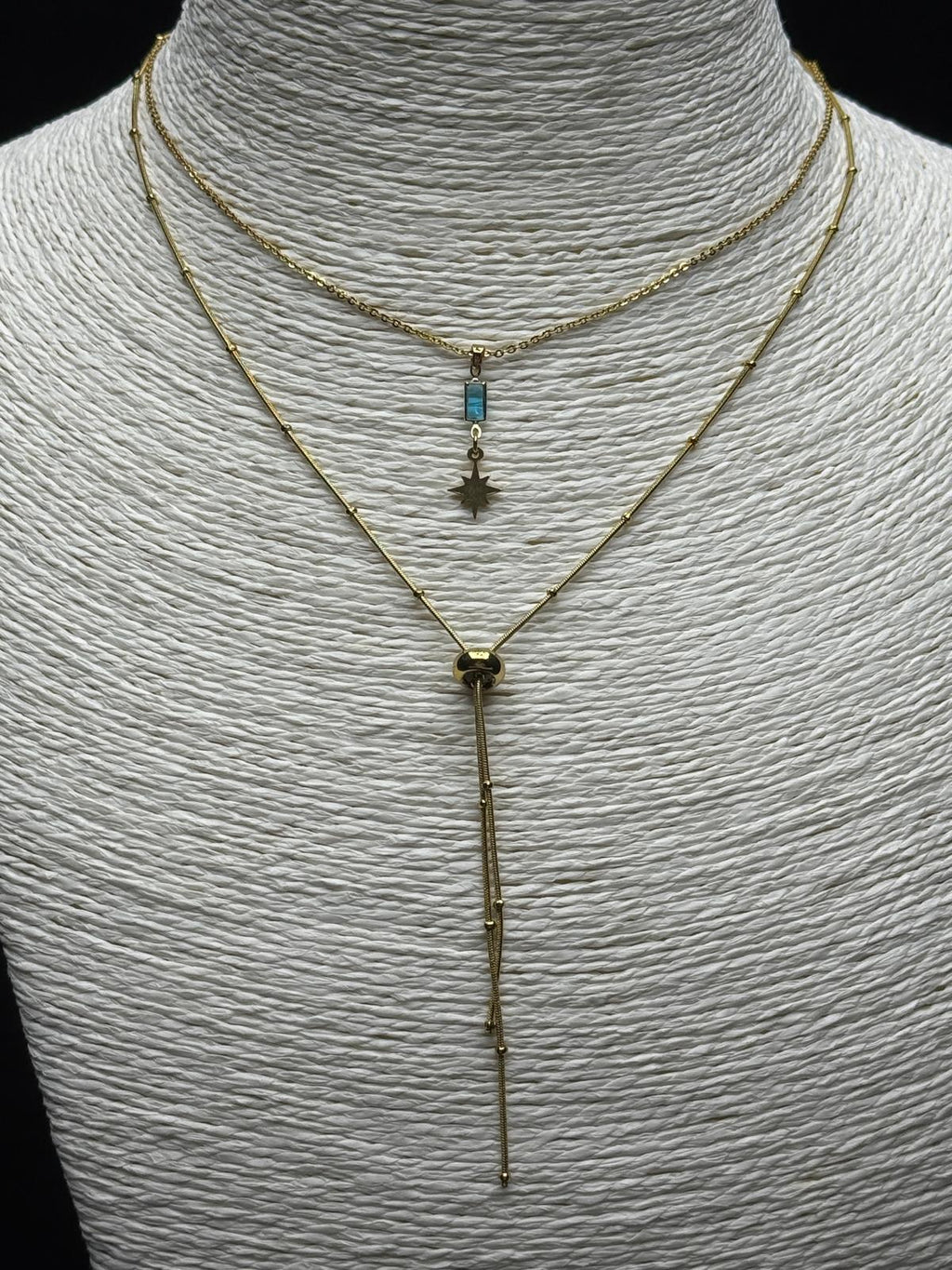 Bohem ve Modern Stil: Firuze Taşlı ve Yıldız Detaylı Katmanlı Altın Rengi Kolye