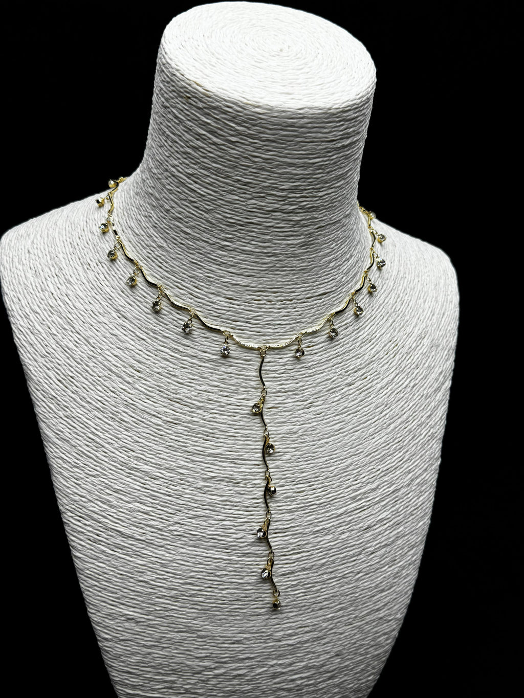 Asma Dalı Işıltısı: Püskül Detaylı Abiye Choker Kolye