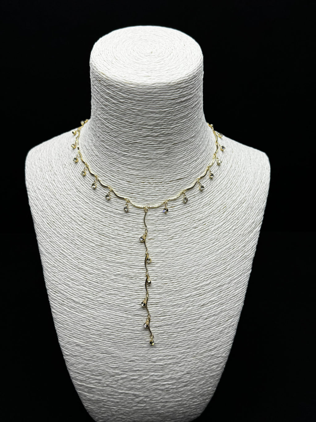 Asma Dalı Işıltısı: Püskül Detaylı Abiye Choker Kolye