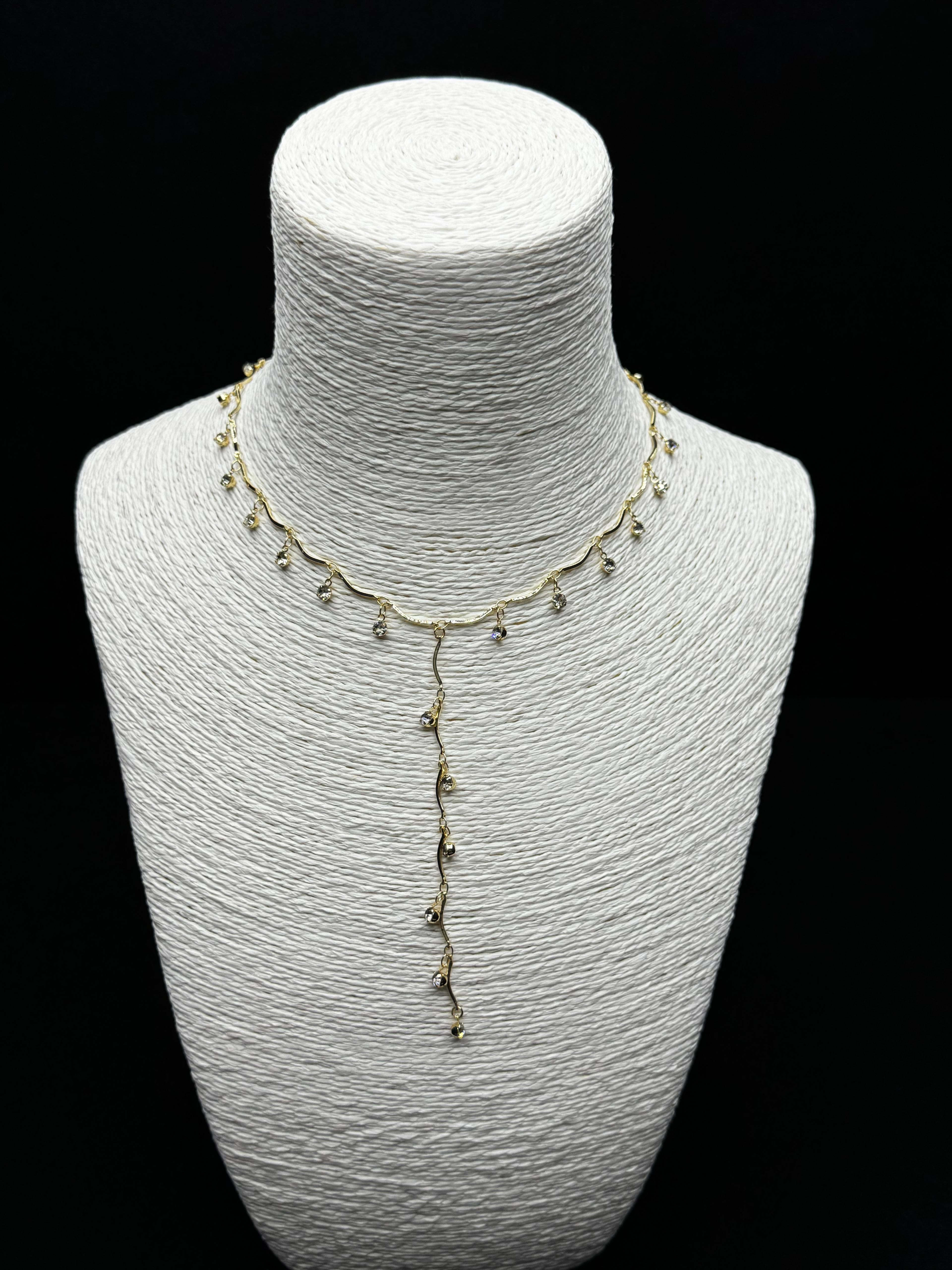 Asma Dalı Işıltısı: Püskül Detaylı Abiye Choker Kolye