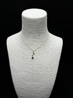 Altın Rengi Zarif Kırmızı Gül Motifli Tekli Kolye