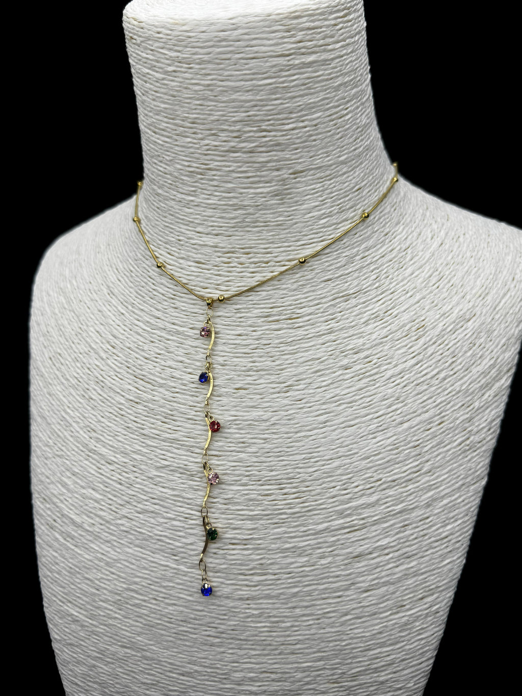 Altın Rengi Kıvrımlı Dal Formunda Çok Renkli Taşlı Lariat Kolye