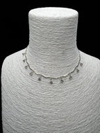 Gümüş Rengi Dalgalı Kıvrımlı Zirkon Sallantılı Choker Kolye