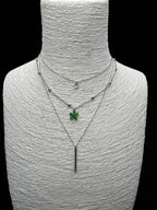 Üçlü Şıklık: Yonca, Tektaş ve Çubuk Detaylı Katmanlı Gümüş Rengi Kolye Seti