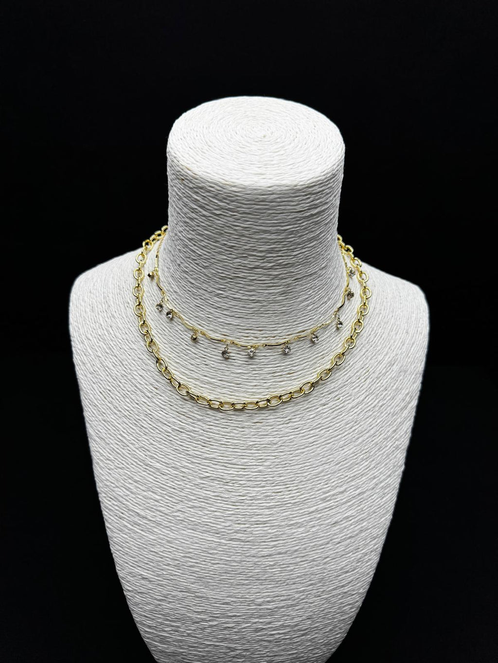 Göz Kamaştıran İkili: İnce Zirkon Detaylı ve Kalın Halka Zincirli Altın Rengi Kolye Seti