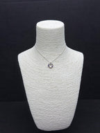 Romantik Dokunuş: Mor ve Beyaz Zirkon Taşlı Kalp Kolye - Aşkın Narin İfadesi