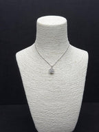 Işıltılı Gümüş Rengi Kamelya Çiçeği Kolye - Lüks ve Romantik Zirkon Tasarım