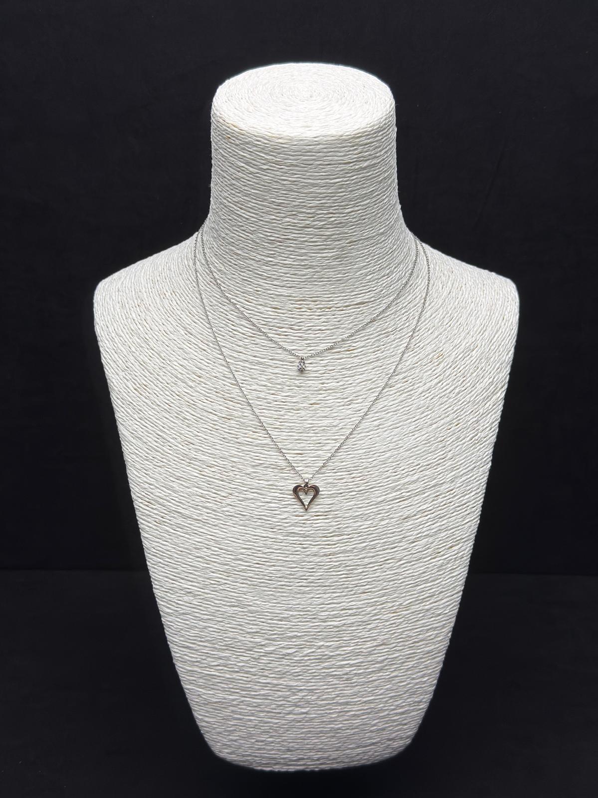 Minimal Aşk: Tektaş ve İnce Kalp Detaylı Çift Katmanlı Gümüş Rengi Kolye Seti