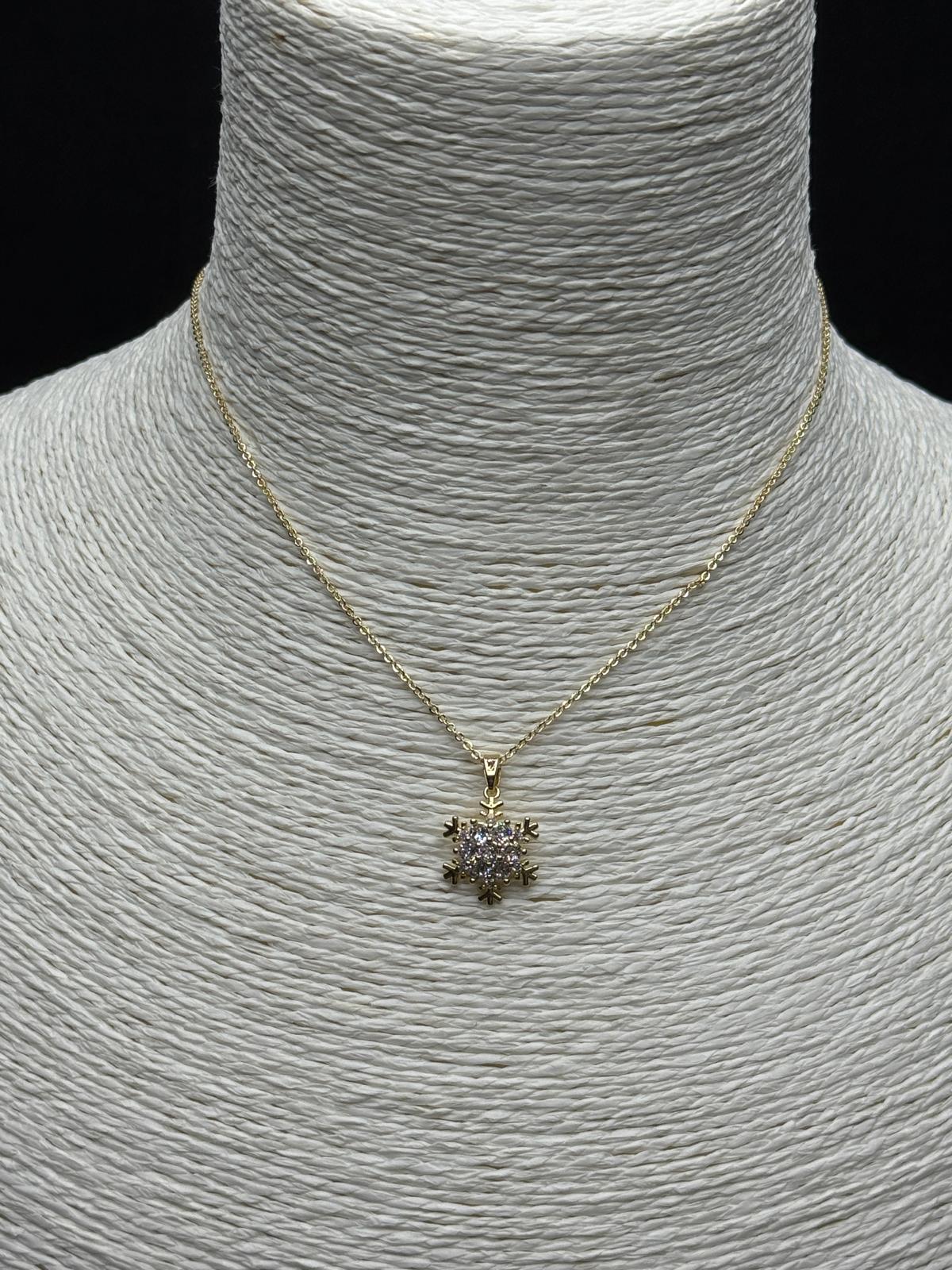 Kış Masalı: Zirkon Taşlı Kar Tanesi Altın Rengi Kolye - Eşsiz ve Işıltılı