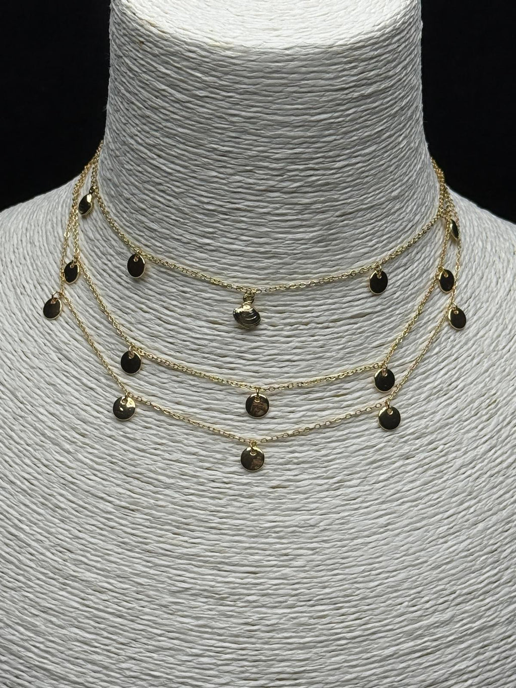 Güneş Işıltısı: Üç Katmanlı Hareketli Madalyon (Pul) Detaylı Altın Rengi Kolye Seti