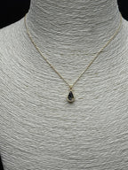 Minimalist Zarafet: Damla Kesim Silver (Gümüş) Taşlı Altın Rengi Kolye