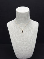 Minimalist Zarafet: Damla Kesim Silver (Gümüş) Taşlı Altın Rengi Kolye