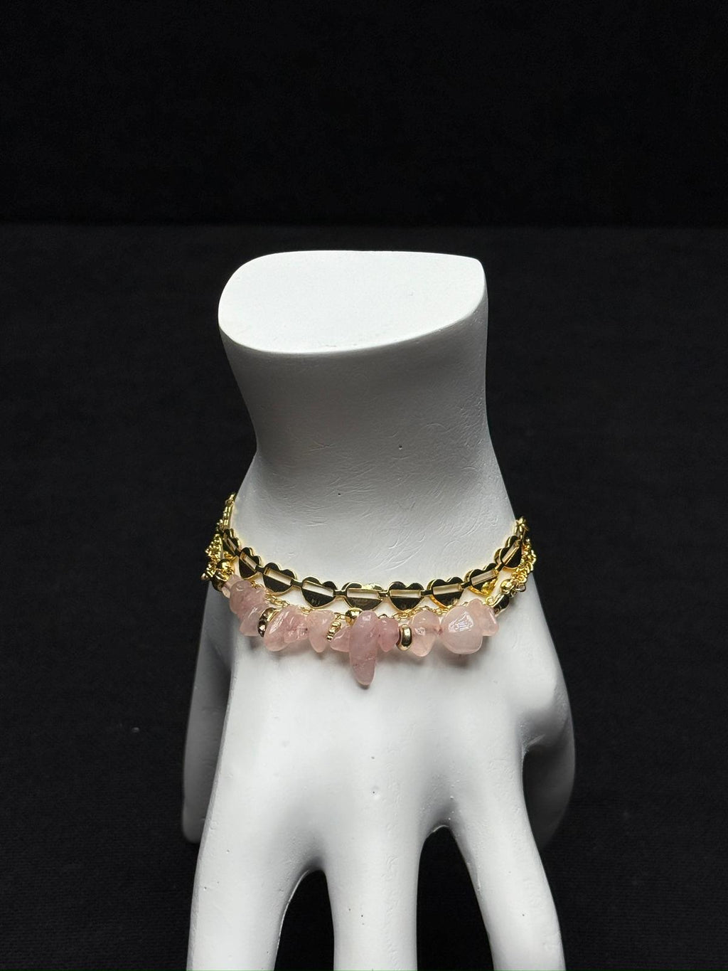 Romantik Dokunuş: Paslanmaz Çelik Kalpli ve Doğal Taşlı İki Sıralı Bilezik