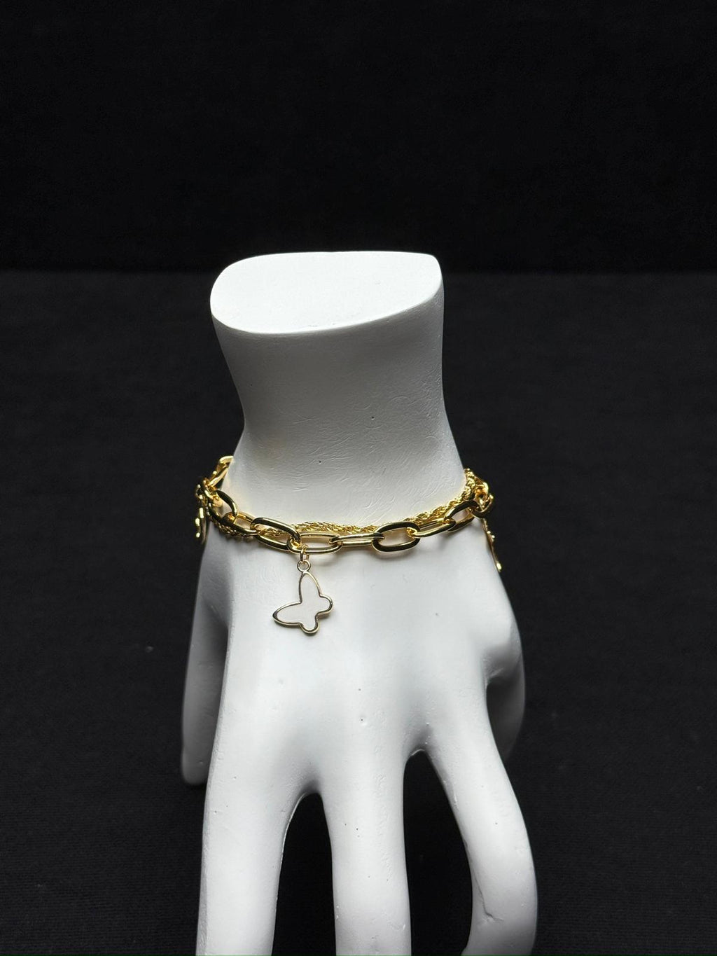 Sade ve İddialı: Minimalist Kelebekli İkili Çelik Zincir Bileklik