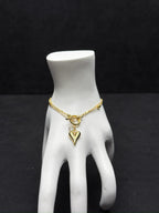 Kilitli Aşk: Çelik T-Bar Kapamalı ve Işıltılı Kalp Sarkıntılı Bileklik