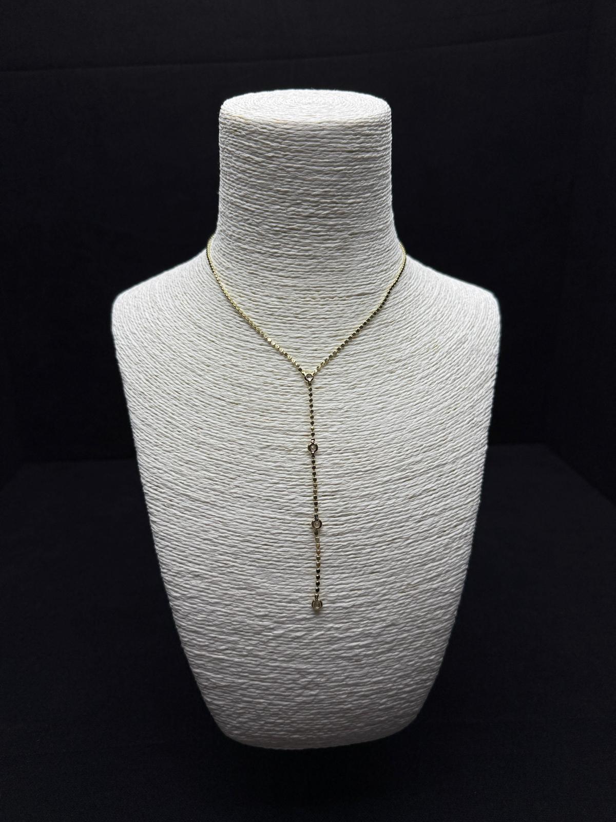 Işıltılı Dokunuş: Pul Detaylı ve Halka Charm'lı Çelik Y Kolye