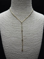 Işıltılı Dokunuş: Pul Detaylı ve Halka Charm'lı Çelik Y Kolye