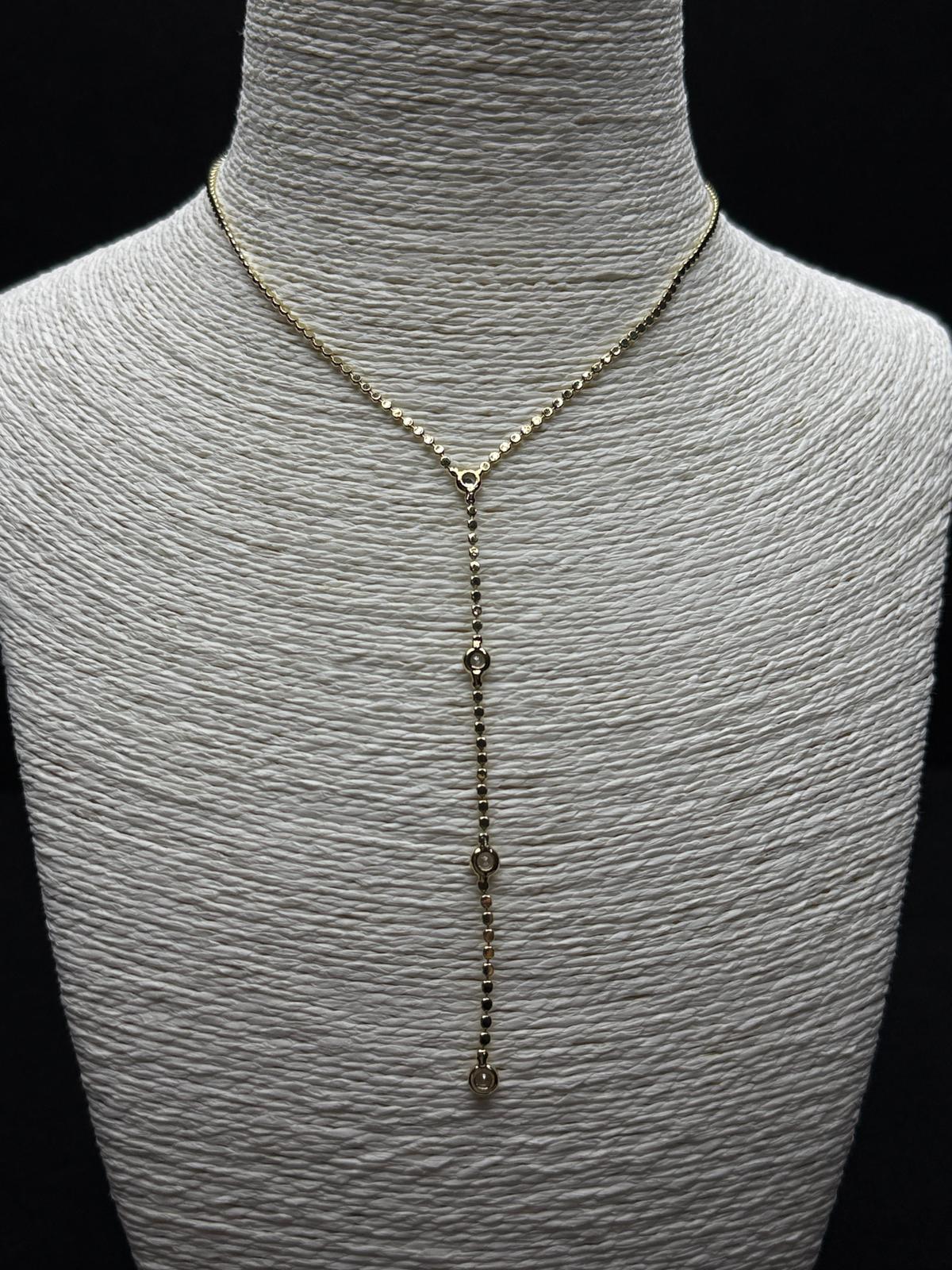 Işıltılı Dokunuş: Pul Detaylı ve Halka Charm'lı Çelik Y Kolye