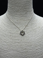 Klasik Zarafet: Paslanmaz Çelikten, Taşlı Kalp Charm'lı İnce Zincir Kolye