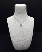 Sedefli İnci ve Taş Detaylı Gümüş Rengi Kolye