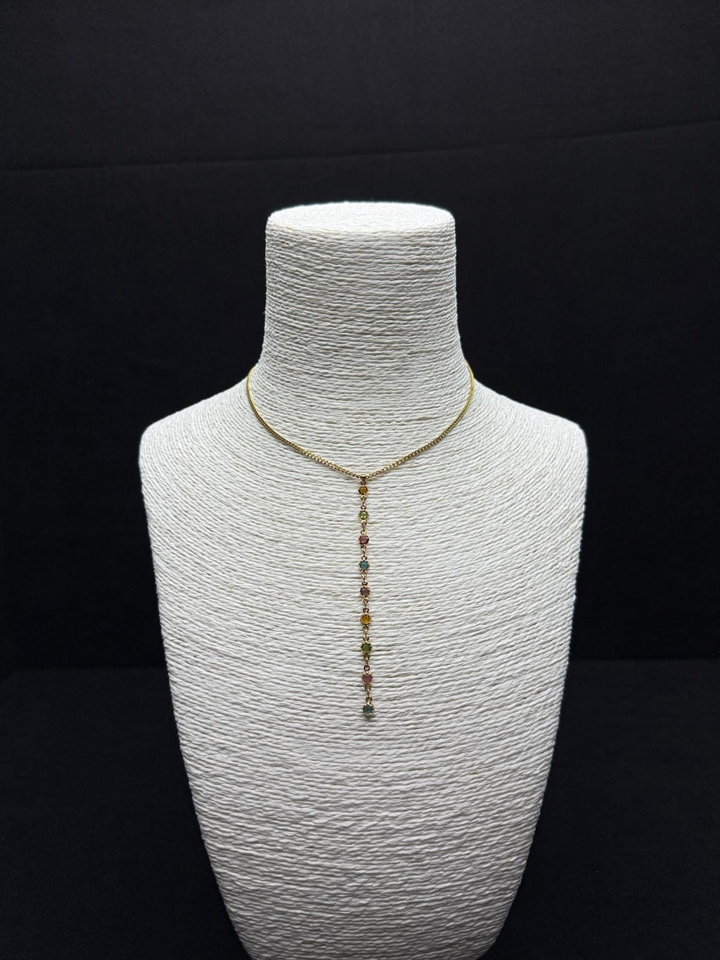 Gökkuşağı Işıltısı: Çok Renkli Taşlı Çelik Y (Lariat) Zincir Kolye