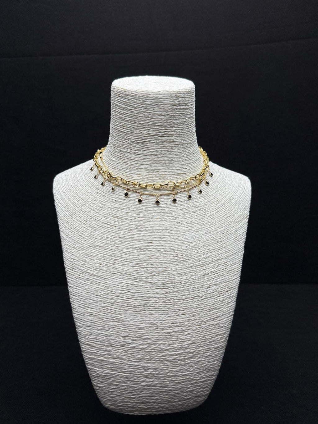 Trend Kombin: 3 Sıralı Zincir ve Siyah Damla Taşlı Çelik Choker Kolye Seti