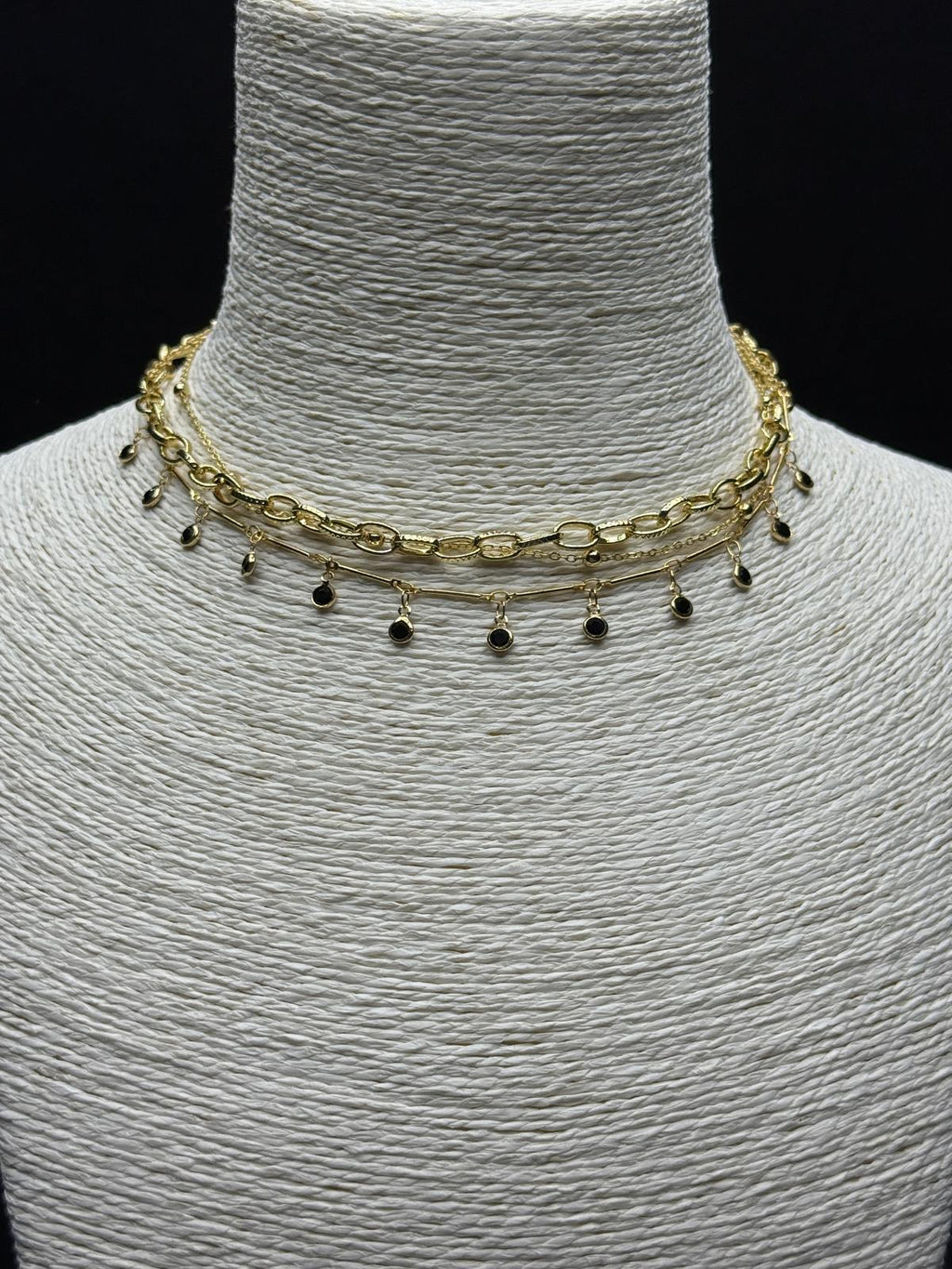 Trend Kombin: 3 Sıralı Zincir ve Siyah Damla Taşlı Çelik Choker Kolye Seti